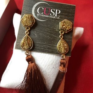 Neiman Marcus earring NWT!